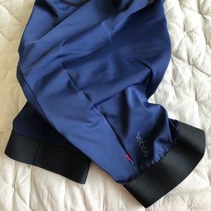 Velocio Signature Bib Cycling Short, women’s size Medium, Navy. FlyFree design.